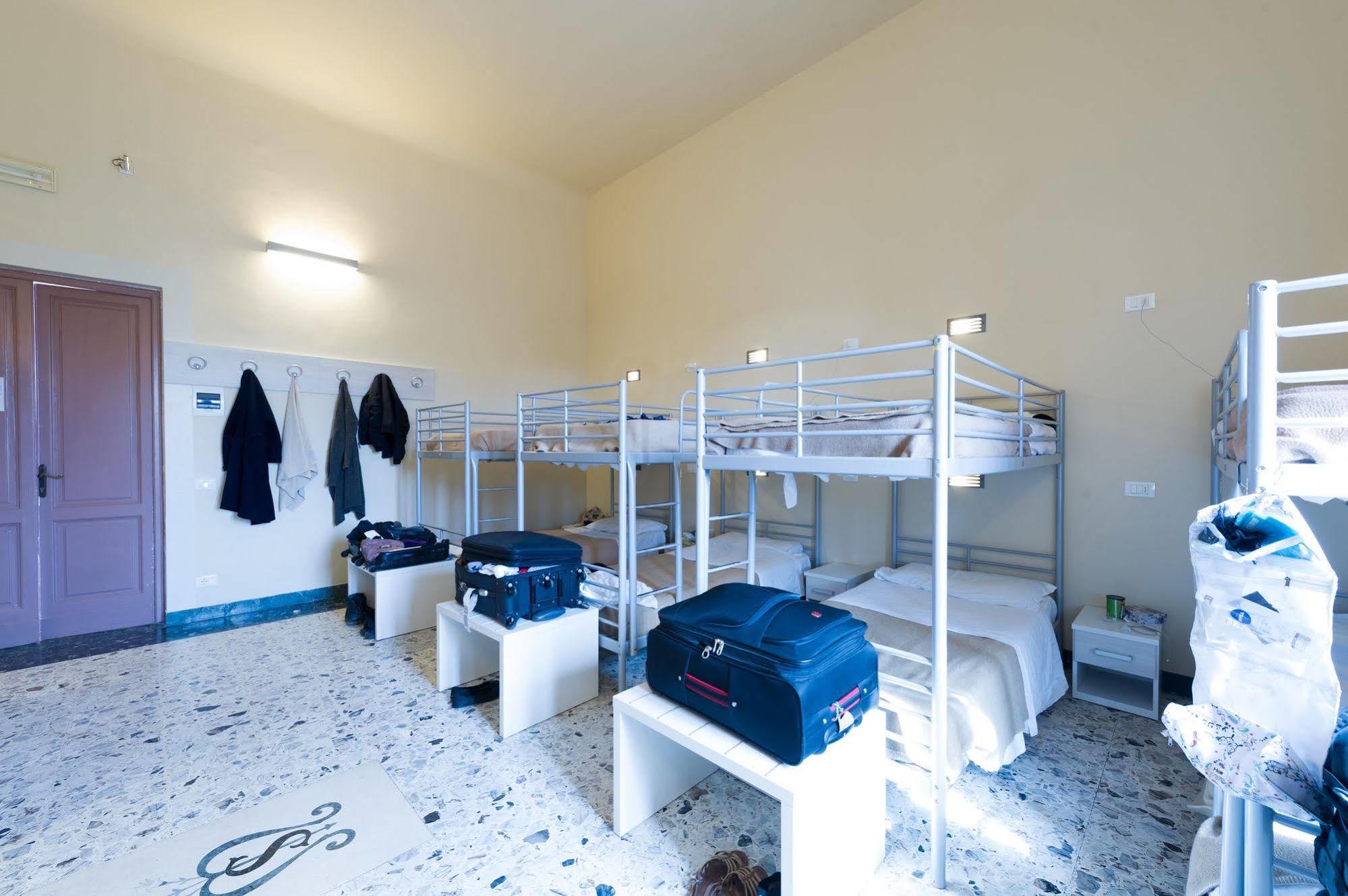 7 Santi Hostal Florencia