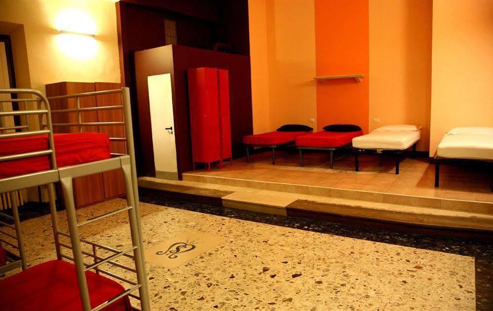 7 Santi Hostal *